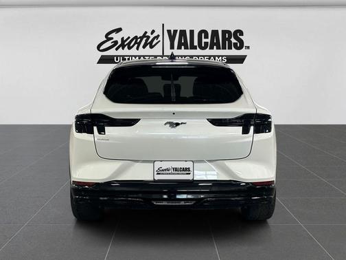 Star White Metallic Tri-Coat 2024 Ford Mustang Mach-E Select