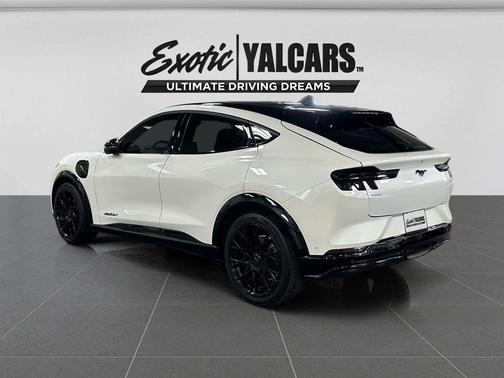 Star White Metallic Tri-Coat 2024 Ford Mustang Mach-E Select