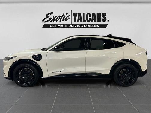 Star White Metallic Tri-Coat 2024 Ford Mustang Mach-E Select