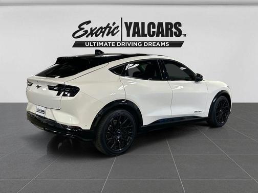 Star White Metallic Tri-Coat 2024 Ford Mustang Mach-E Select