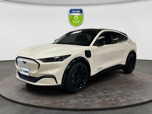 Star White Metallic Tri-Coat 2024 Ford Mustang Mach-E Select
