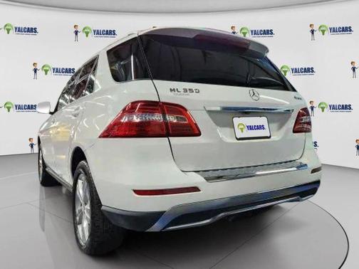 Off white 2015 Mercedes-Benz M-Class 4MATIC