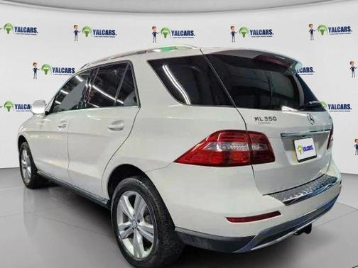 Off white 2015 Mercedes-Benz M-Class 4MATIC