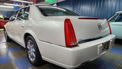2011 Cadillac DTS Luxury Collection