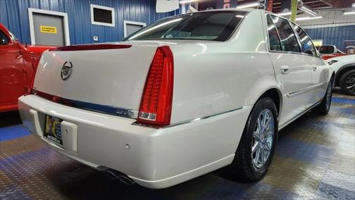 2011 Cadillac DTS Luxury Collection