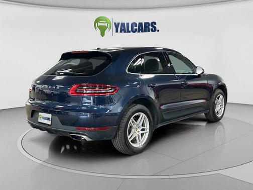 Night Blue Metallic 2017 Porsche Macan Macan Sport Edition