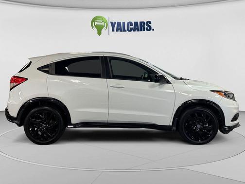 Platinum White Pearl 2022 Honda HR-V AWD Sport