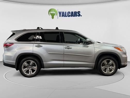 Predawn Gray Mica 2016 Toyota Highlander