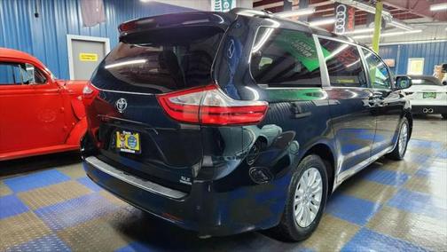 2017 Toyota Sienna XLE Premium