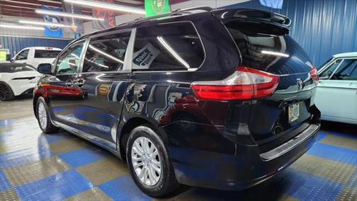 2017 Toyota Sienna XLE Premium
