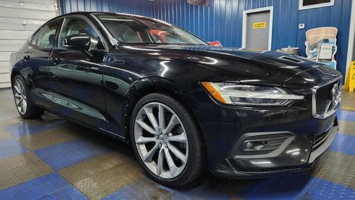 2021 Volvo S60 T6 Momentum