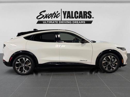 Star White Metallic Tri-Coat 2021 Ford Mustang Mach-E Premium