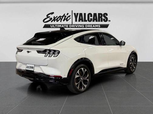 Star White Metallic Tri-Coat 2021 Ford Mustang Mach-E Premium
