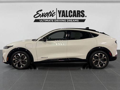 Star White Metallic Tri-Coat 2021 Ford Mustang Mach-E Premium