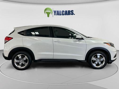 White 2020 Honda HR-V LX