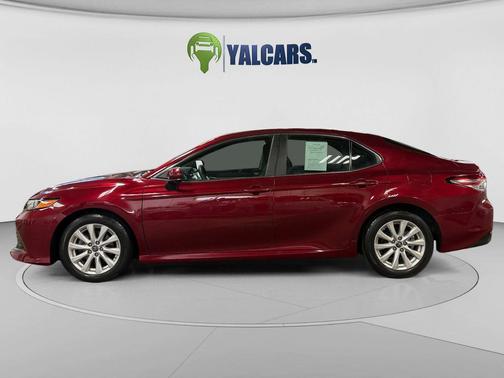 Pearl 2018 Toyota Camry LE
