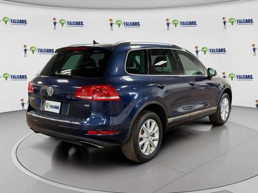Night Blue Metallic 2013 Volkswagen Touareg VR6 Sport