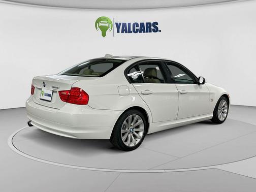 Alpine White 2011 BMW 328 xDrive