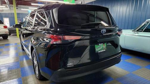 2022 Toyota Sienna LE