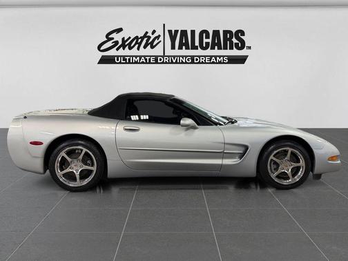 Sebring Silver Metallic 2000 Chevrolet Corvette Base