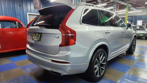2019 Volvo XC90 T6 Momentum
