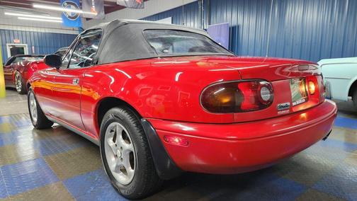 1990 Mazda MX-5 Miata 2D Convertible