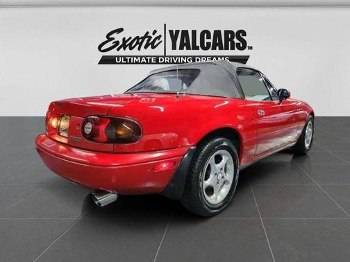 1990 Mazda MX-5 Miata 2D Convertible