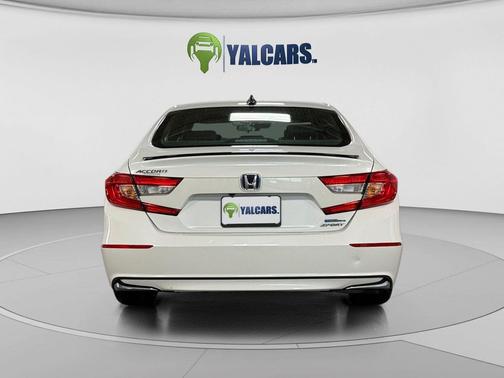 Platinum White Pearl 2022 Honda Accord Hybrid Sport