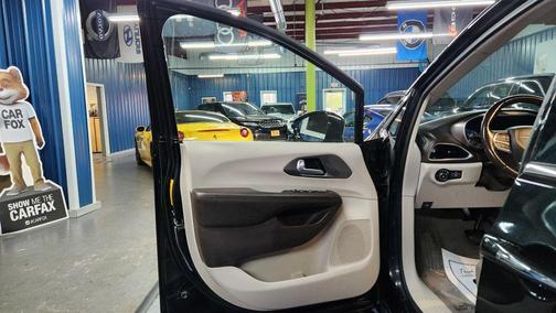 2018 Chrysler Pacifica Touring-L