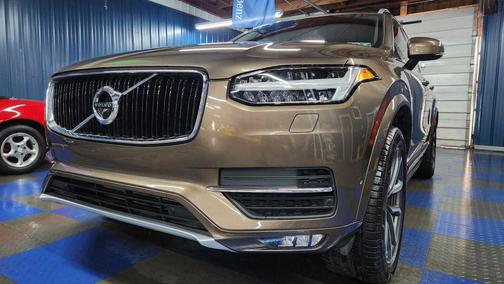 2017 Volvo XC90 T6 Momentum