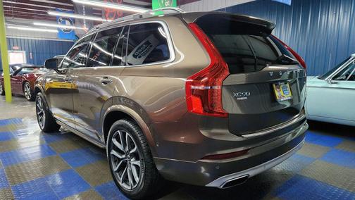 2017 Volvo XC90 T6 Momentum