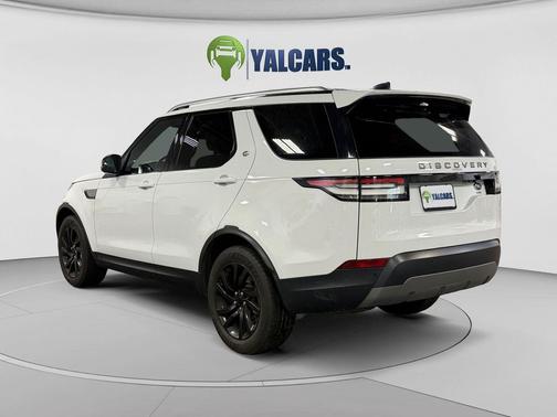 White 2018 Land Rover Discovery SE