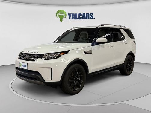 White 2018 Land Rover Discovery SE