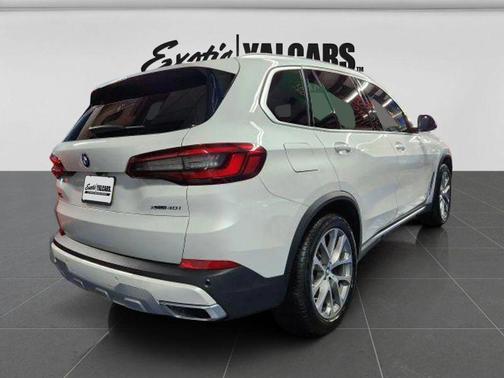 White 2019 BMW X5 xDrive40i