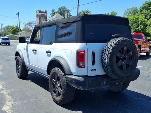Oxford White 2024 Ford Bronco Black Diamond
