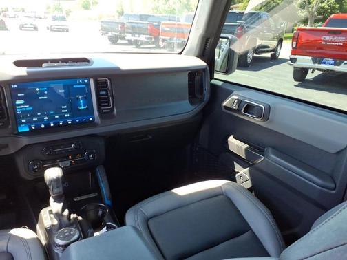 Oxford White 2024 Ford Bronco Black Diamond