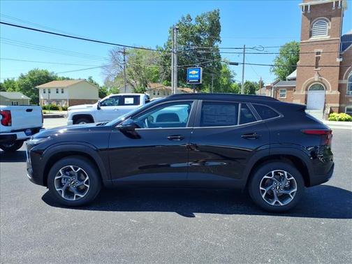 Mosaic Black Metallic 2026 Chevrolet Trax LT