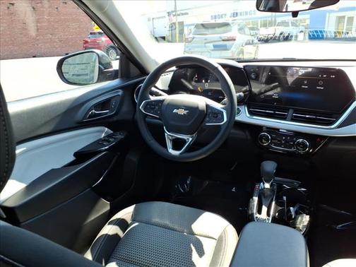 Mosaic Black Metallic 2026 Chevrolet Trax LT