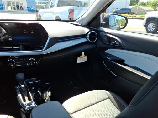 Mosaic Black Metallic 2026 Chevrolet Trax LT