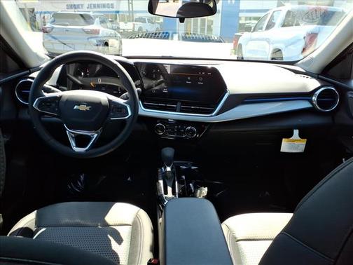 Mosaic Black Metallic 2026 Chevrolet Trax LT