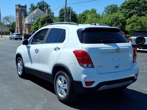 Summit White 2018 Chevrolet Trax LT