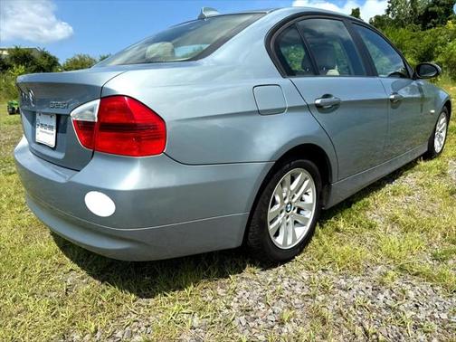 2006 BMW 325 325i Sedan