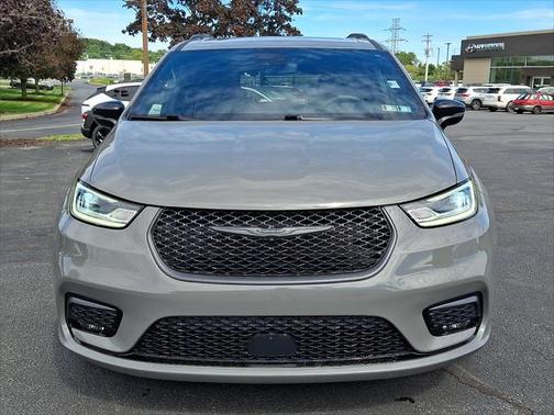 Ceramic Gray Clearcoat 2025 Chrysler Pacifica Limited