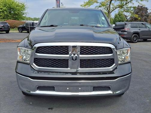 2017 RAM 1500 SLT Crew Cab 4x4 64' Box