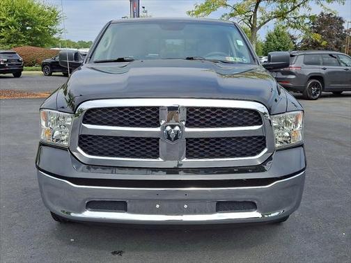 2017 RAM 1500 SLT Crew Cab 4x4 64' Box