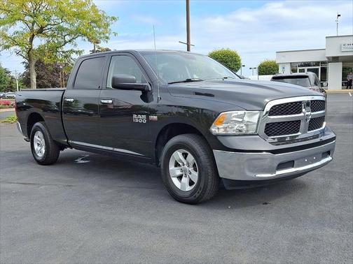 2017 RAM 1500 SLT Crew Cab 4x4 64' Box
