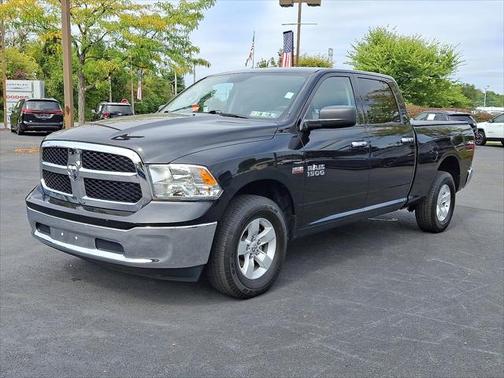 2017 RAM 1500 SLT Crew Cab 4x4 64' Box