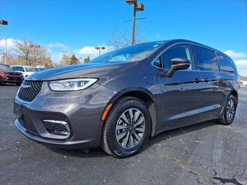 2022 Chrysler Pacifica Hybrid Touring L
