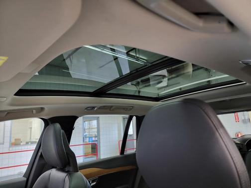 2021 Volvo XC90 T6 Momentum 7 Passenger