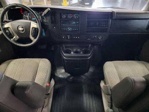 Summit White 2017 Chevrolet Express 3500 Work Van